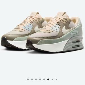 Nike Women's Air Max 90 LV8